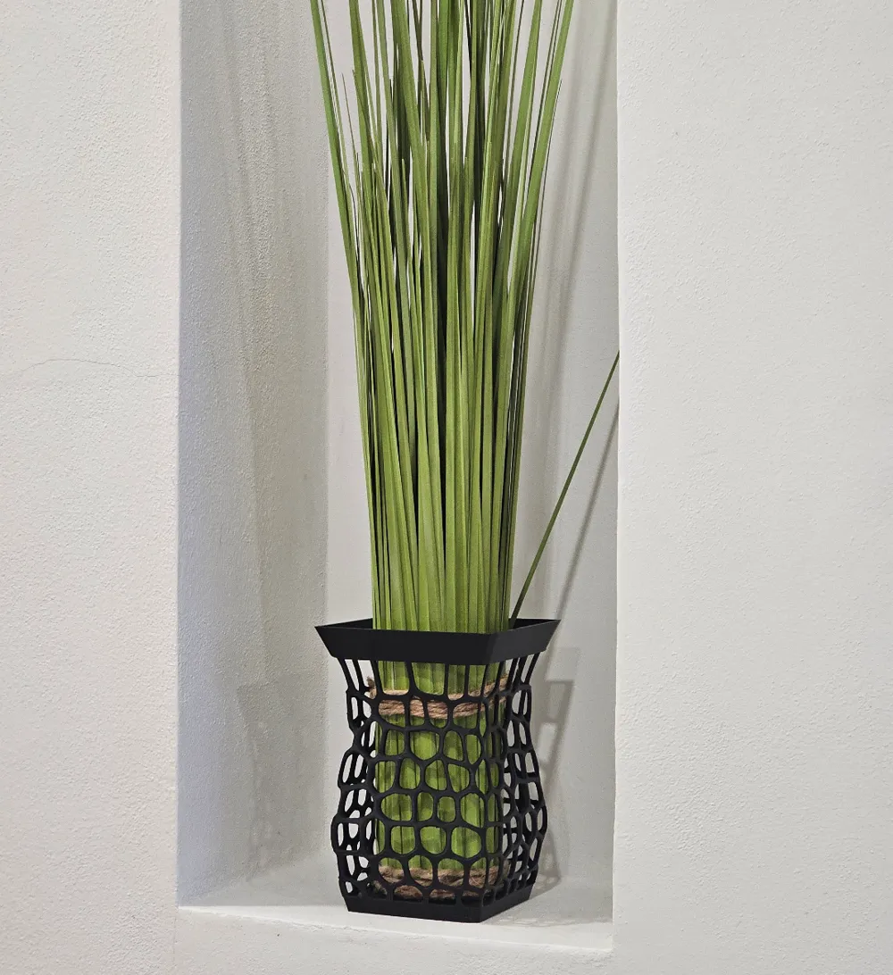 Square Voronoi Vase — creator reference